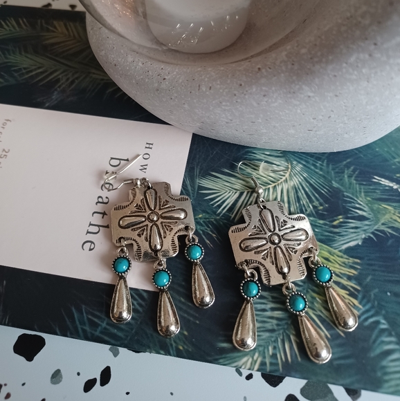 Hammered Silver and Turquoise Earrings - Picture 6 of 9